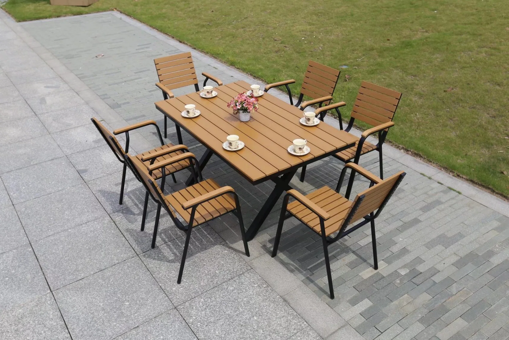 Sala de ocio al aire libre de la barra de la tabla de madera de plástico impermeable al aire libre evitar disfrutar en el mobiliario de la combinación de escritorio y silla