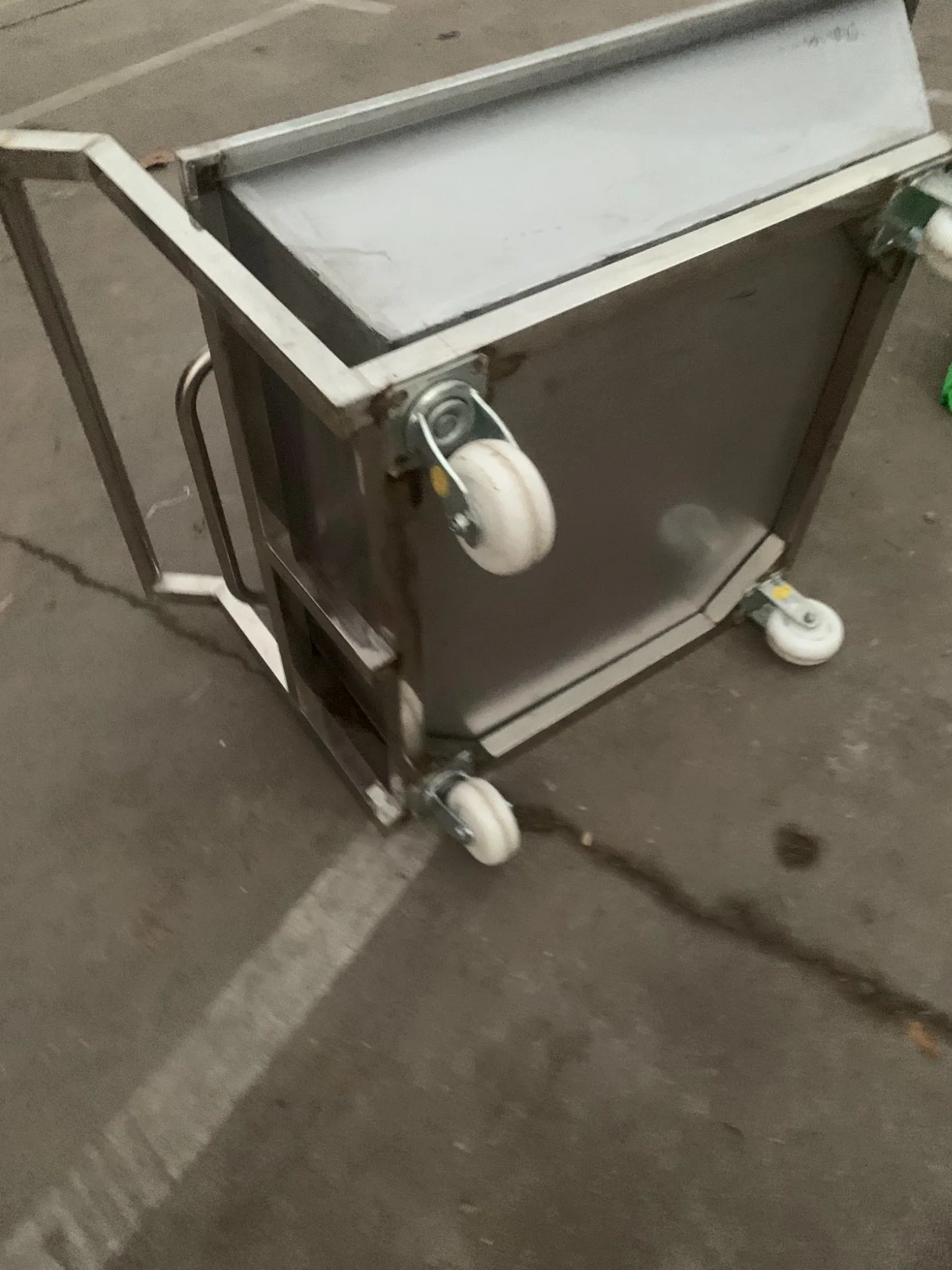 Industrial Meat Bin Lifter 200kg Electric Meat Buggies Chain Hoist Hopper Trolley Elevator Cart Lifter Tipper