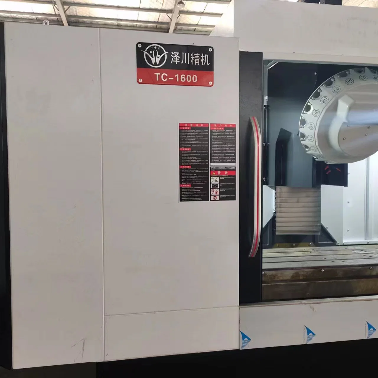 Zechuan CNC-Fräsmaschine Bearbeitungszentrum BT50 Spindel Taper T1600 High Speed CNC-Bohrmaschine Fräsen und Gewindeschneidmaschine