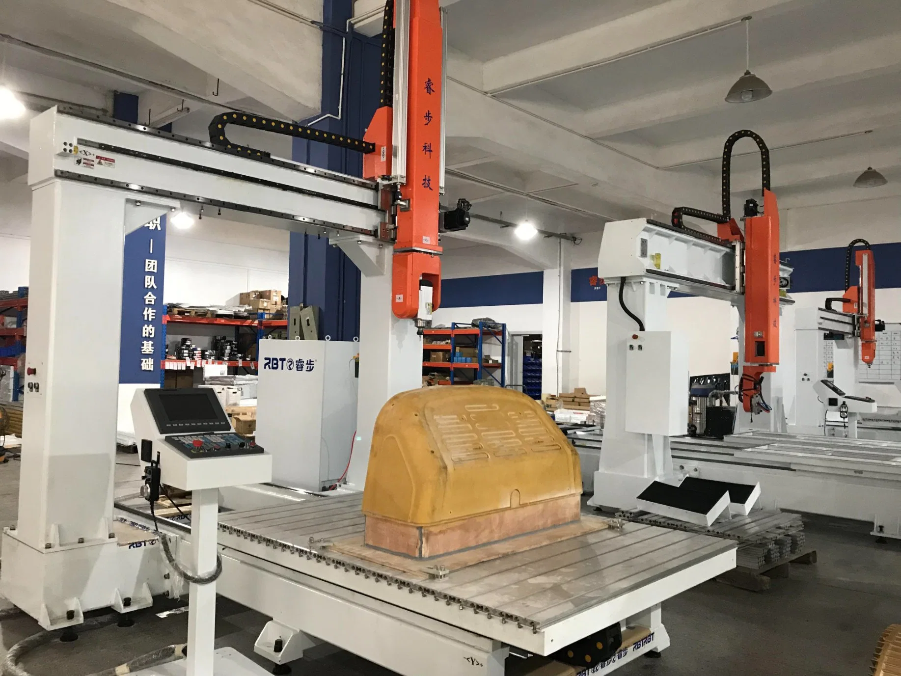 High Efficiency High Accuracy 5 Axis 2 Station CNC Milling Punching Grinding and Drilling CNC Machine for ABS/PC/PE/Wood/Nonmetal/Suitcase/Luggage