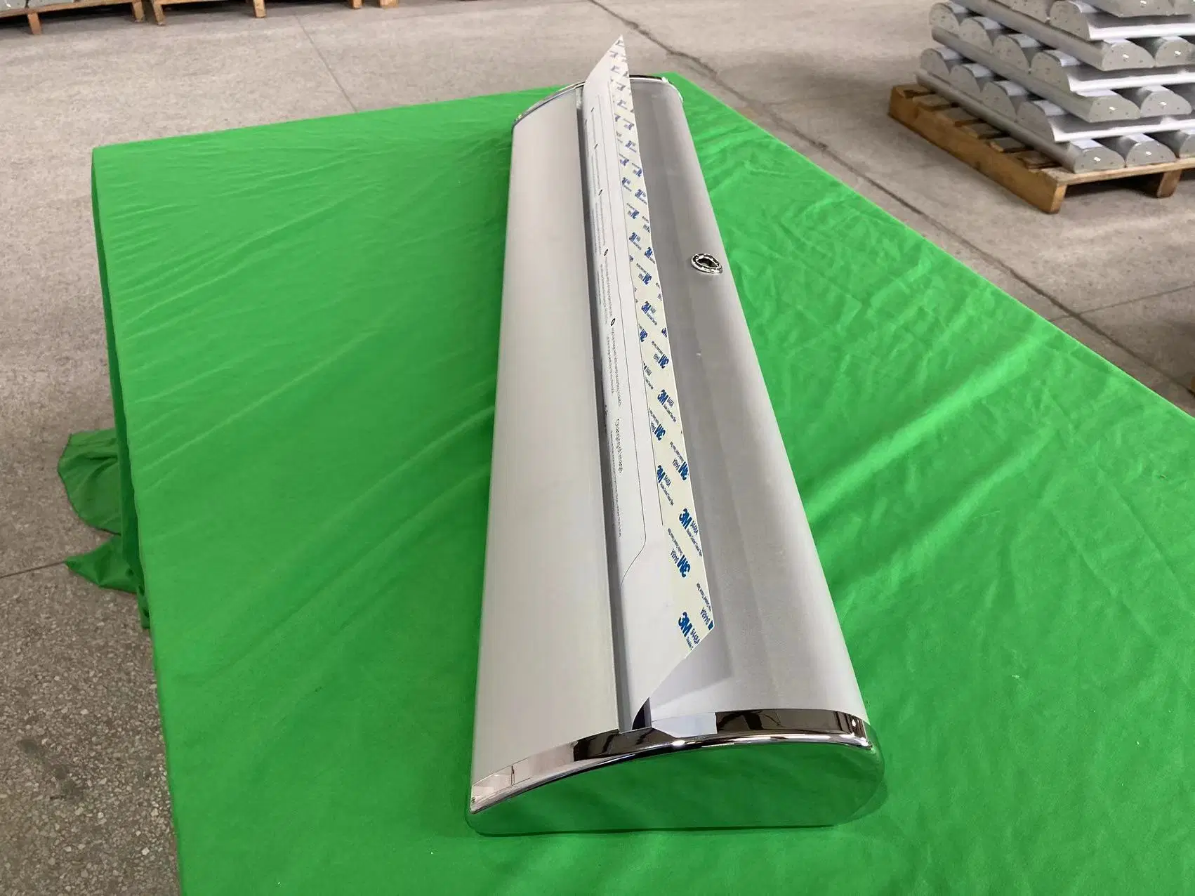 La publicidad display a todo el aluminio retráctil de amplia base de Banner Roll up Stand 80/85cm x200cm.