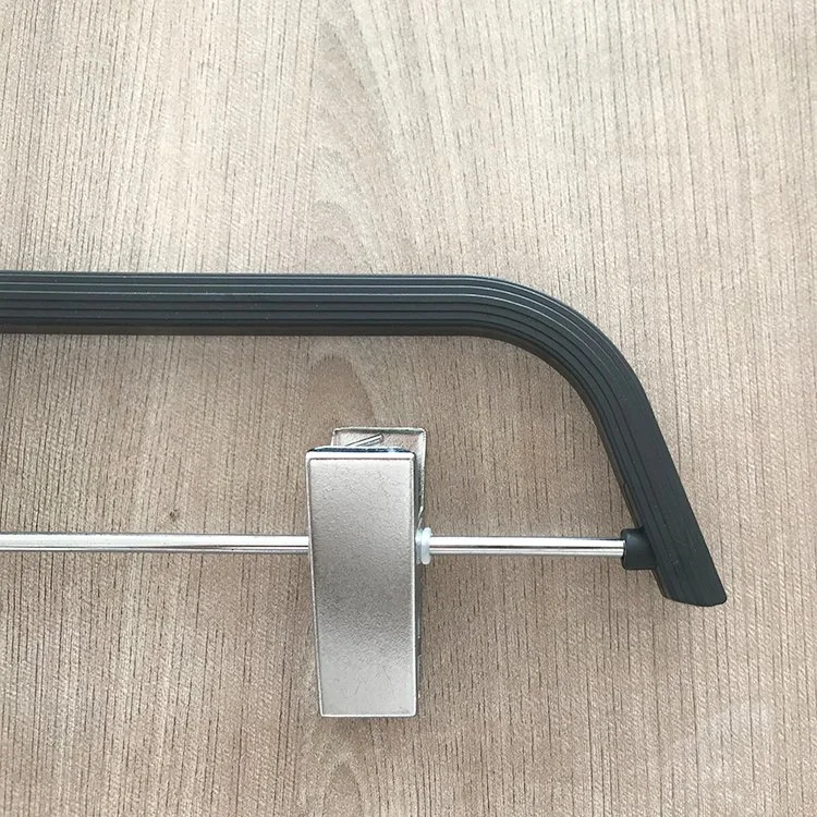 Kunststoff Hose unten Kleiderbügel mit Metall Haken Bar und Bewegliche Clips