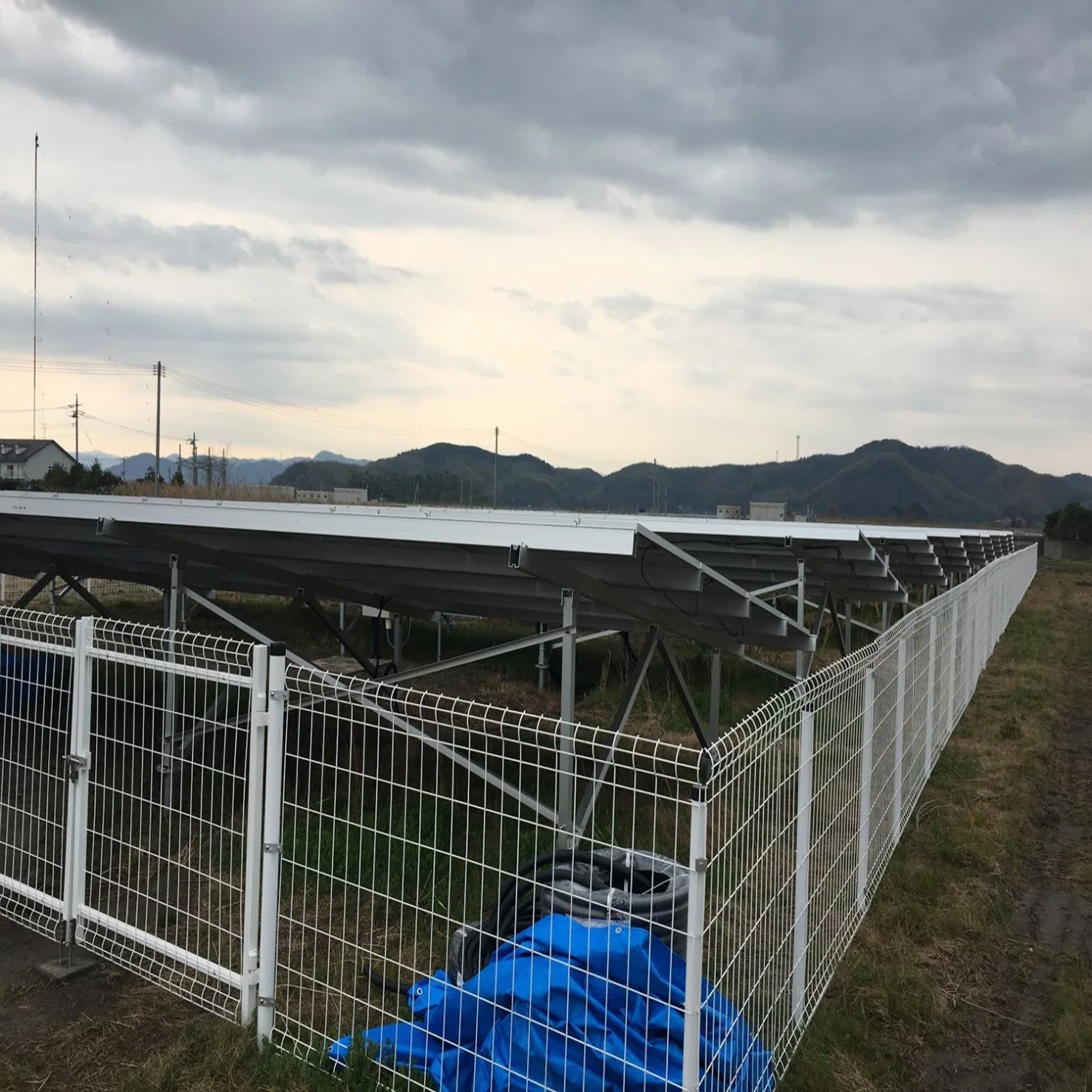 White Galvanized Metal Solar Farm Security Fence for Solar Plant Protection