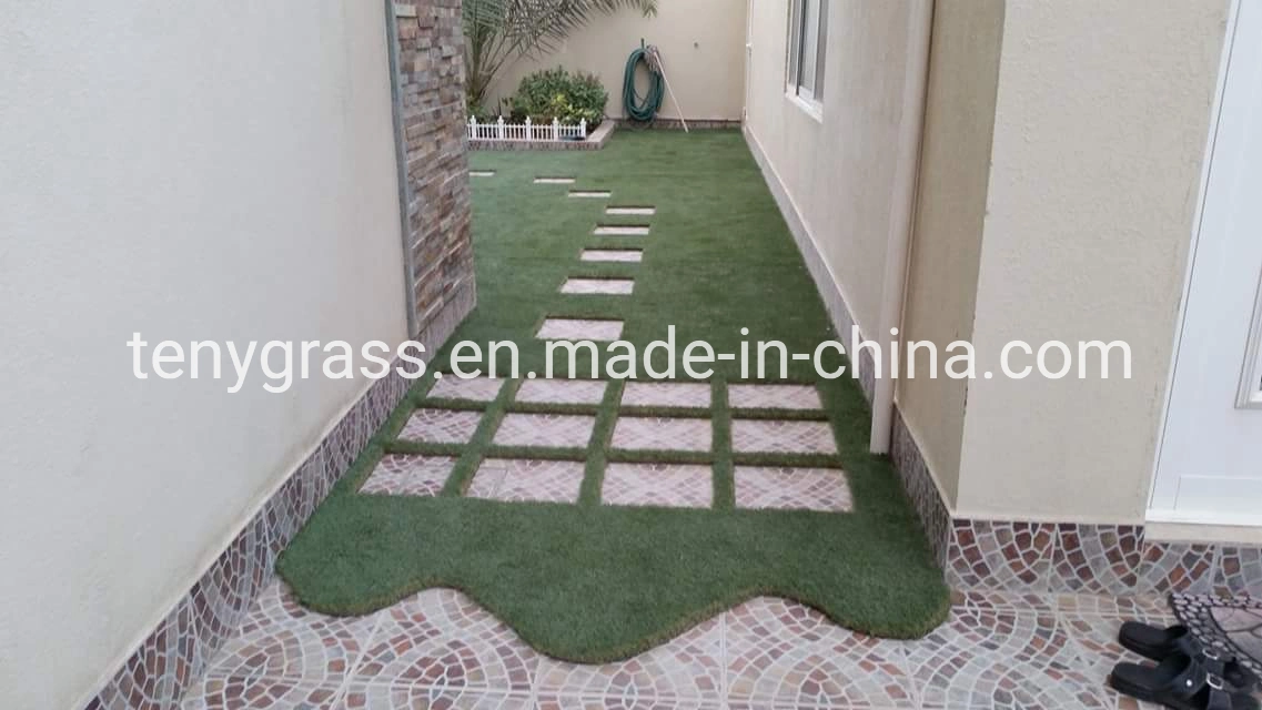 En el exterior de la naturaleza de la alfombra verde de Césped Artificial Césped Sintético de aspecto en el gimnasio de baloncesto de la Mascota de fútbol Artificial Mat Natural Jardín