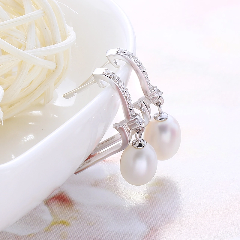 Hot Selling 925 Silver Clip Earring with Pearl for Lady Jewelry Wholesale/Supplier