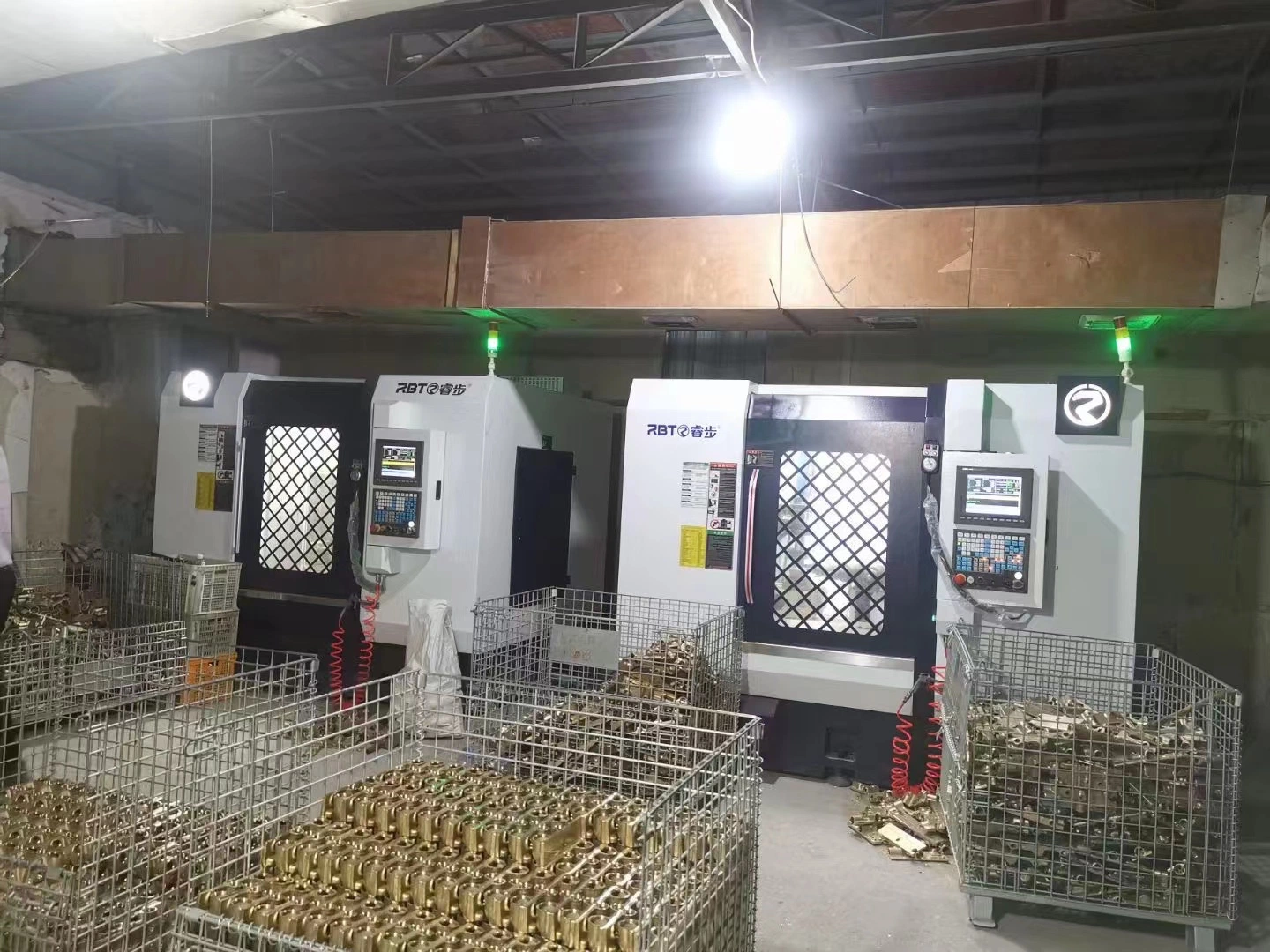12 Horizontal dos fusos de furação CNC batendo máquina de usinagem para torneiras Torneiras misturadoras Produção