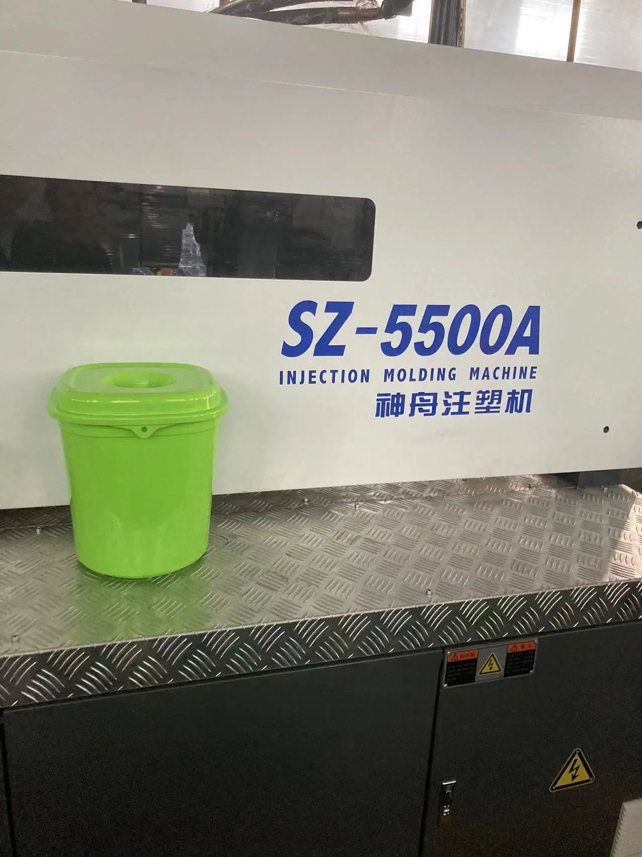 Plastic Recycling Waste Bin Making Injection Molding Moulding Machine