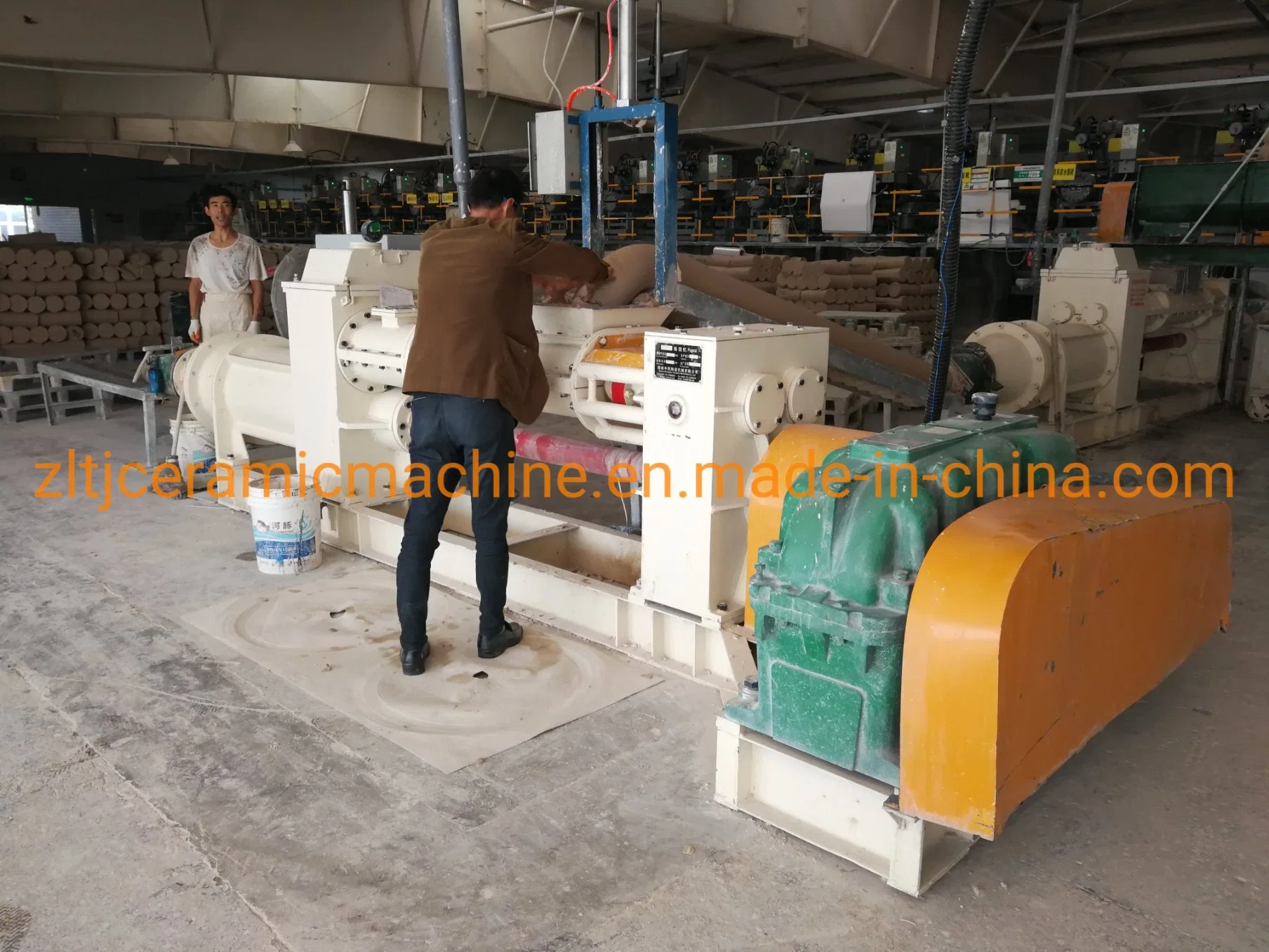 450 Model 6-8 T/H Capacity Ceramic Clay Raw Material Processing Three Shaft Stainless Steel De-Airing Auger Mill of Porcelain Tableware Manufacturer Industry