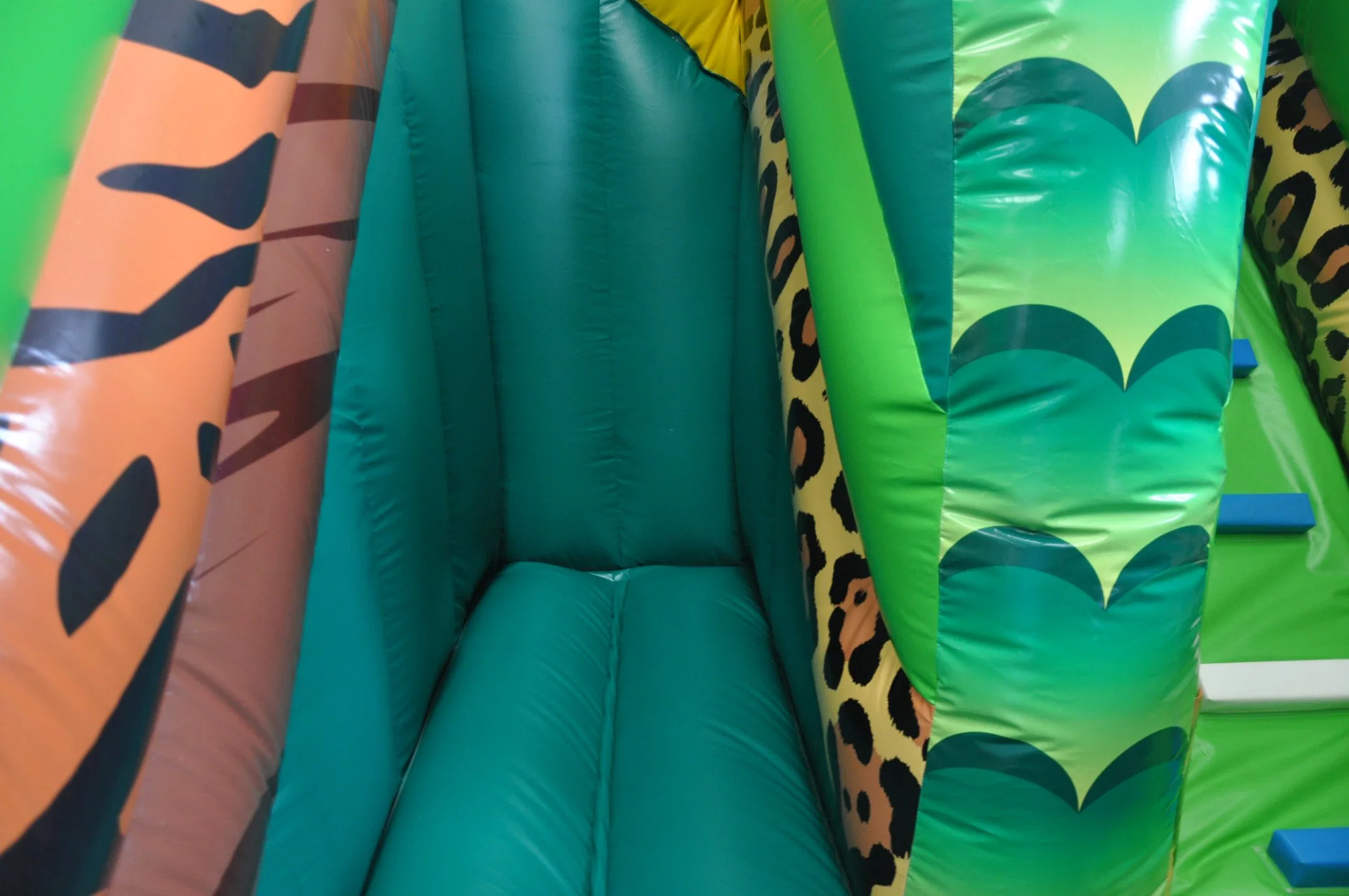 Парк развлечений Safari Fun City Inflatable Animal Amusement Park с горкой (AQ01761)