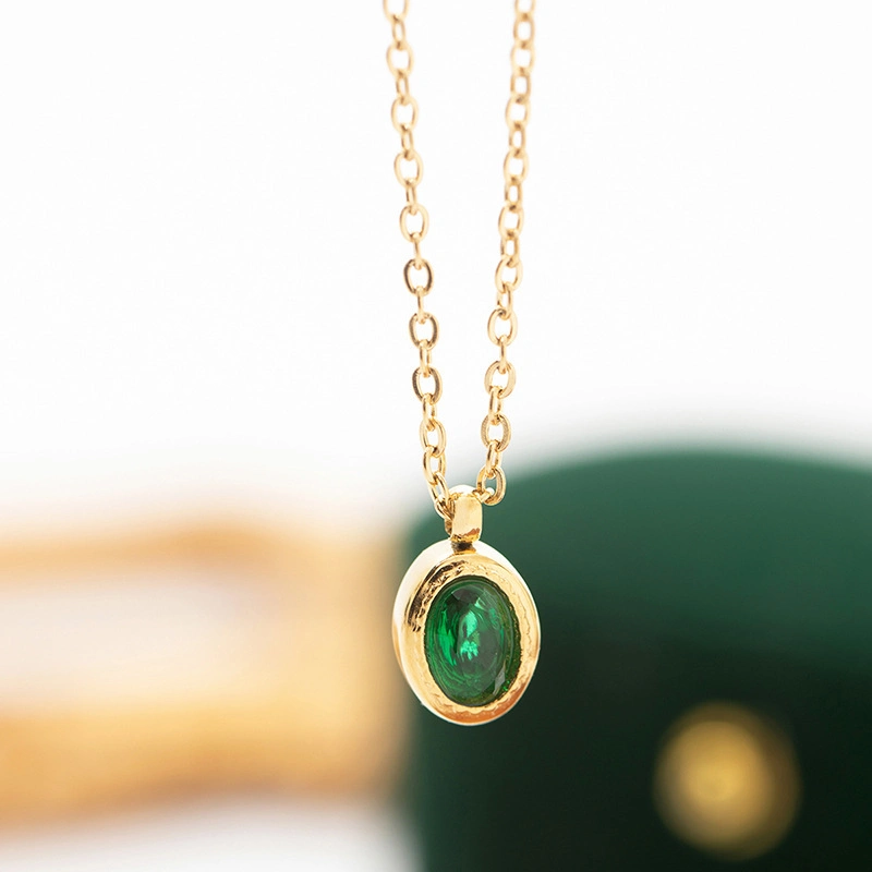 Emerald Fashion Titanium Steel para mulher Europa simples colar