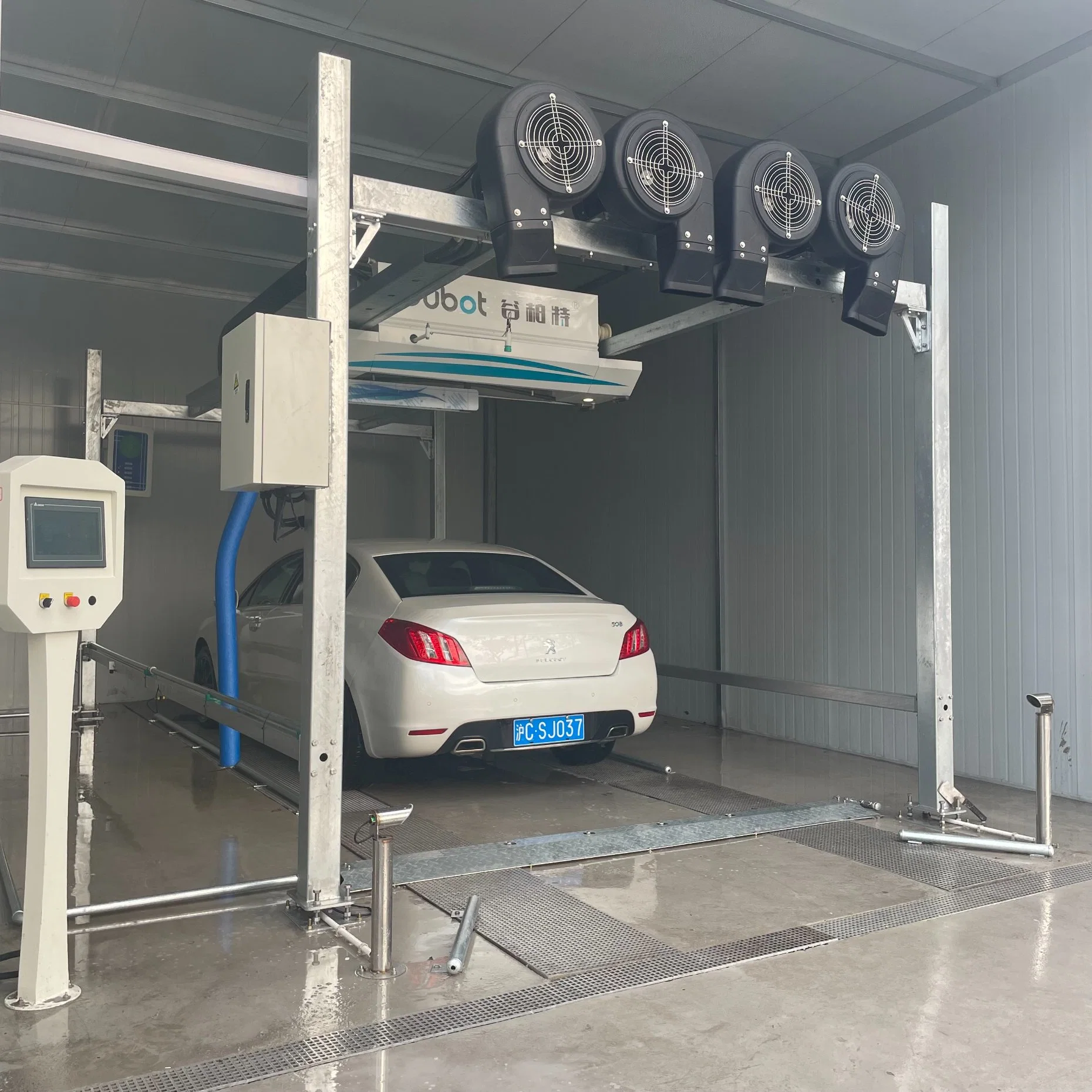 Automatic Car Wash Machine HS Code 8424899990 Gubot China Exported High Quality Touchless Car Wash Machine