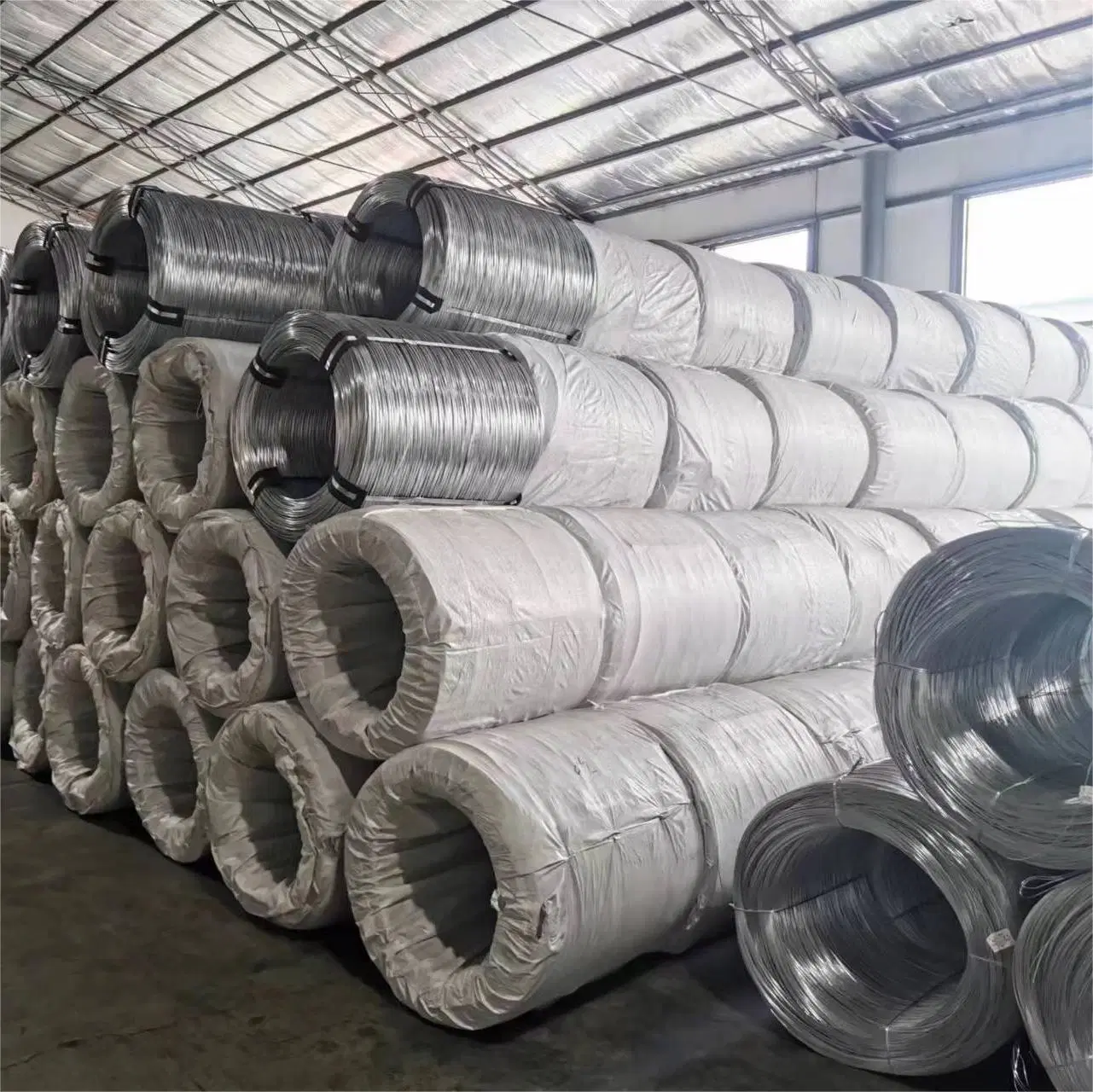 Original Factory Low Carbon Galvanized Steel Wire 1.8mm 2.2mm Used for Construction and Wire Mesh Making 0.4mm 0.45mm High Tension Electric Gi Iron Wire