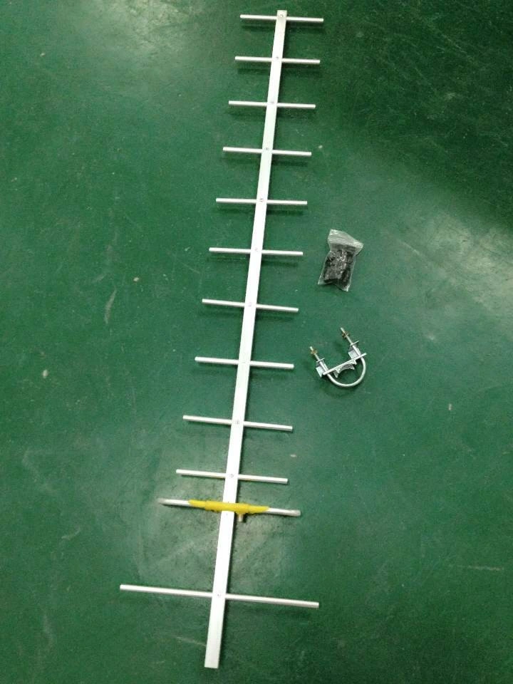 Antena UHF Yagi com conector macho F.