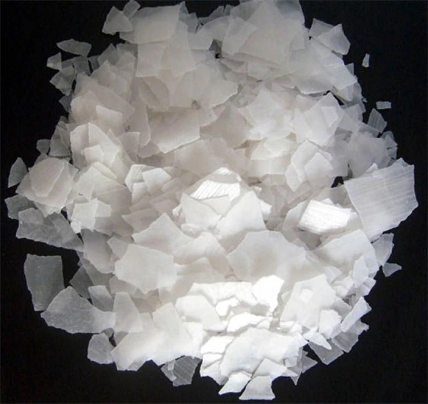 Precio de fábrica de soda cáustica en escamas de hidróxido de sodio 99% de las perlas de sosa cáustica Mín.