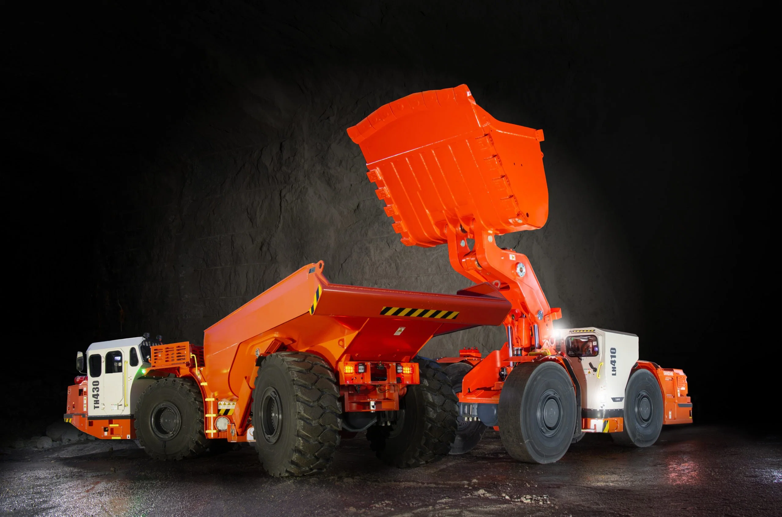 China Marca de buena calidad 4X4 motor diésel de alto par motor Volvo 30ton mina subterránea Dumper