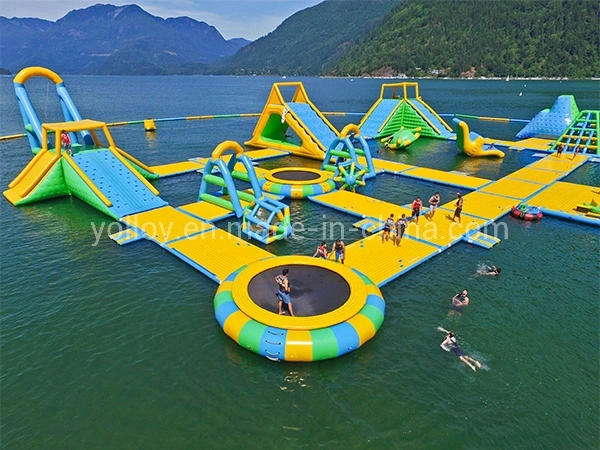 El Aquapark de adultos Diapositiva Parque Acuático hinchable flotantes