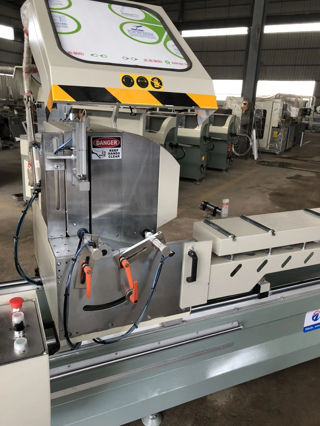 Aluminio CNC Máquina de sierra de corte Cabezal doble para la venta