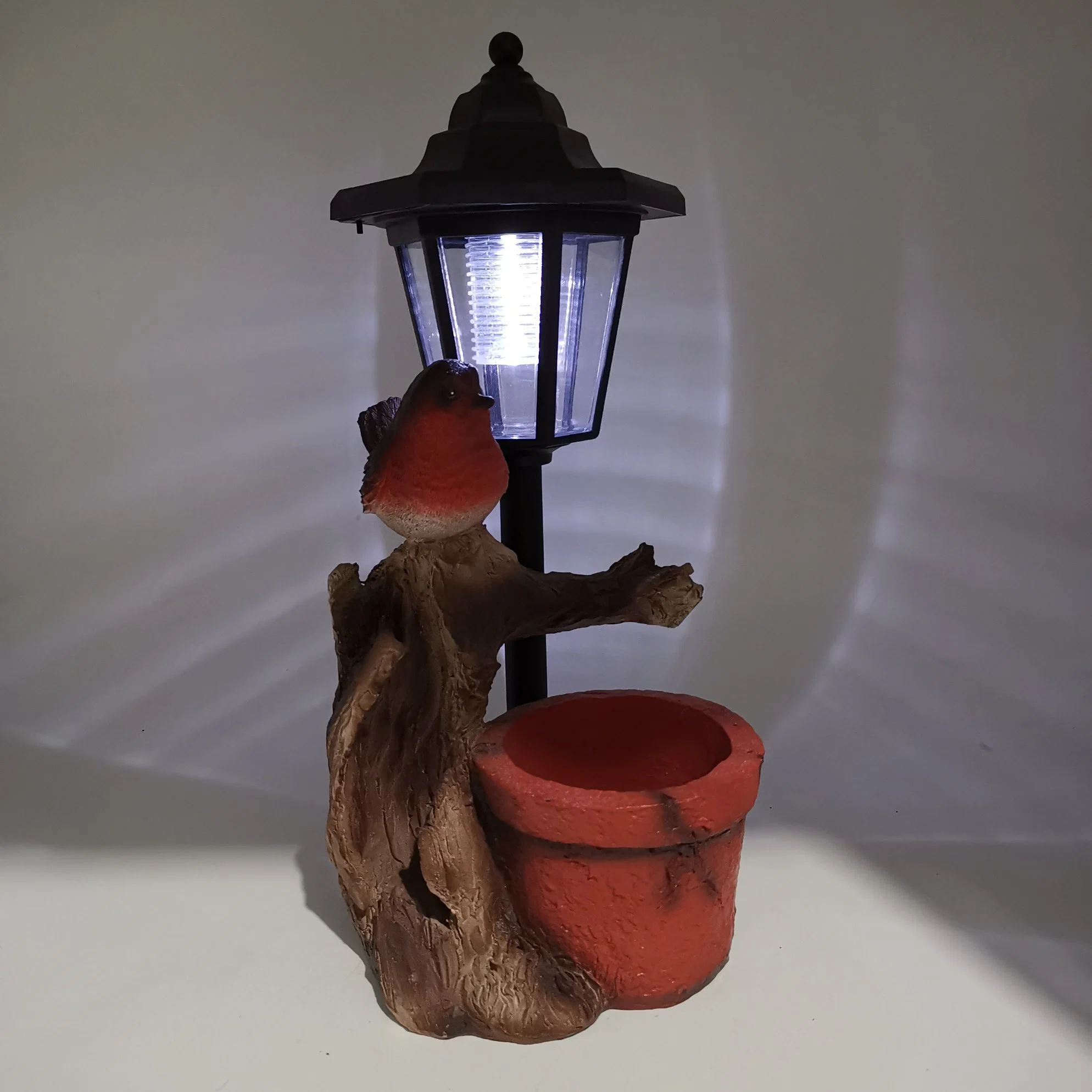 Oiseau Polyresin semoir avec lampe solaire de décorations de jardin