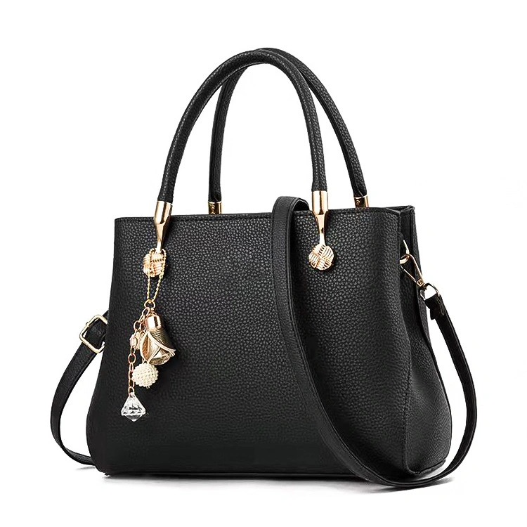 Hot Selling Net Red Ladies Handbag This Year's New Fashion Simple Large Capacity Crossbody Bag Quality Hardware Pendant