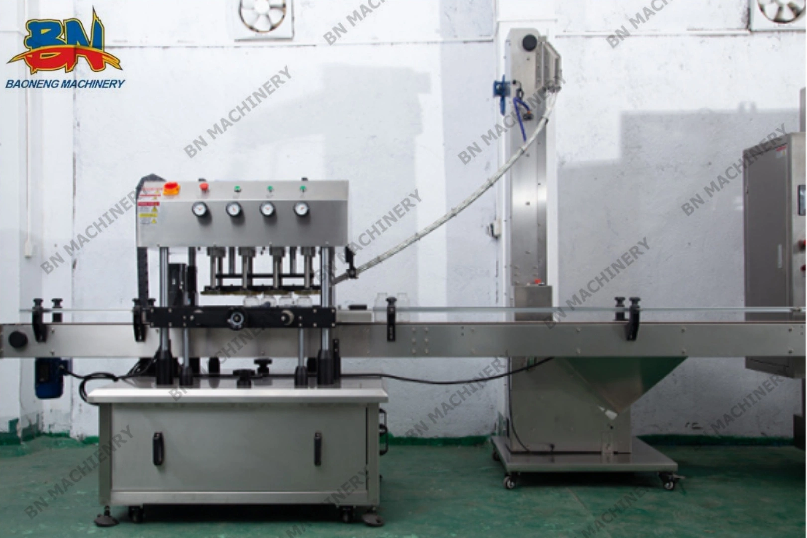 High Efficient Linear Automatic Bottle Capping Machine with High-Speed Cap Screwing