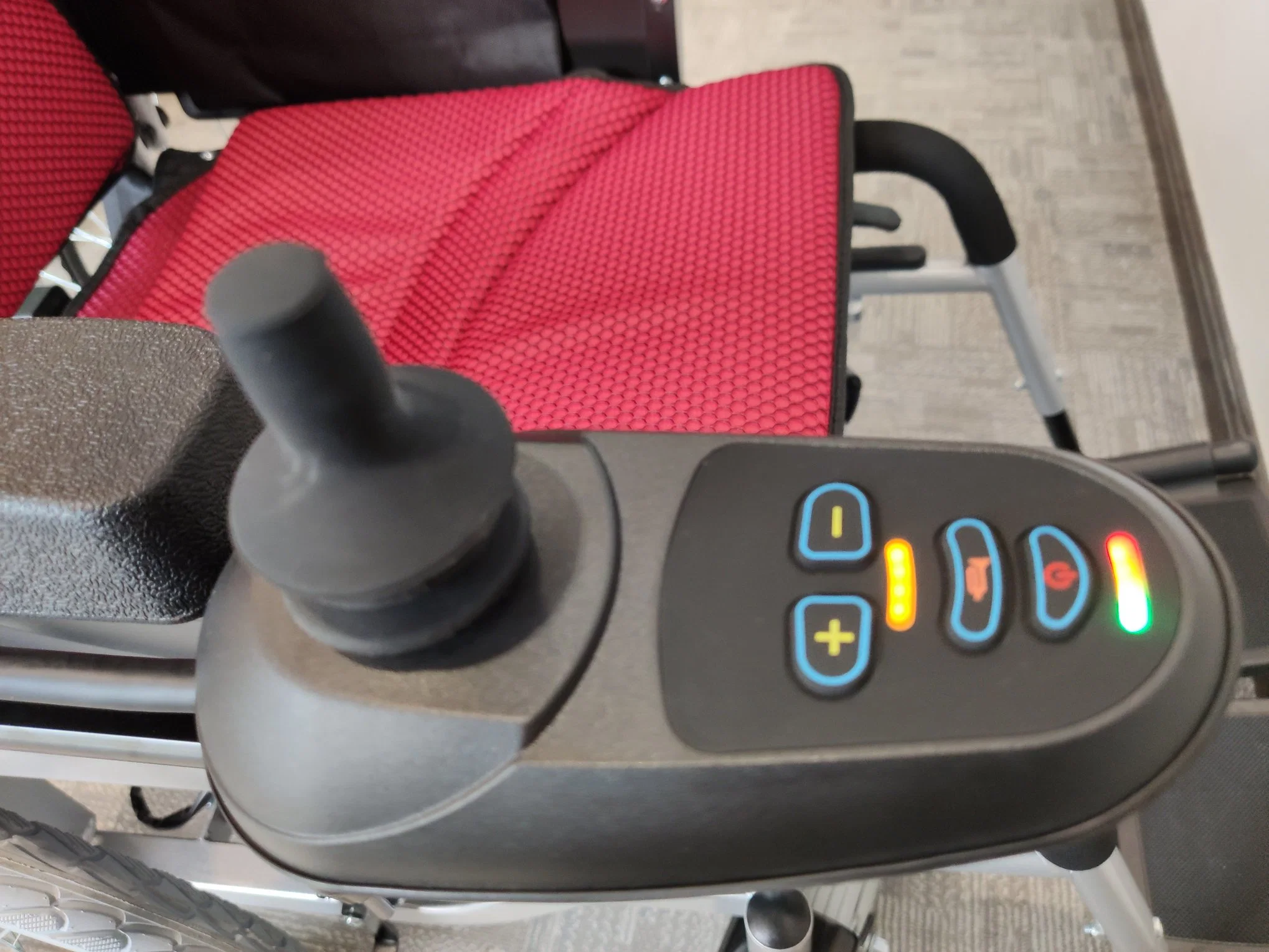 Fauteuil roulant électrique rabattable My-R105e pour équipement médical