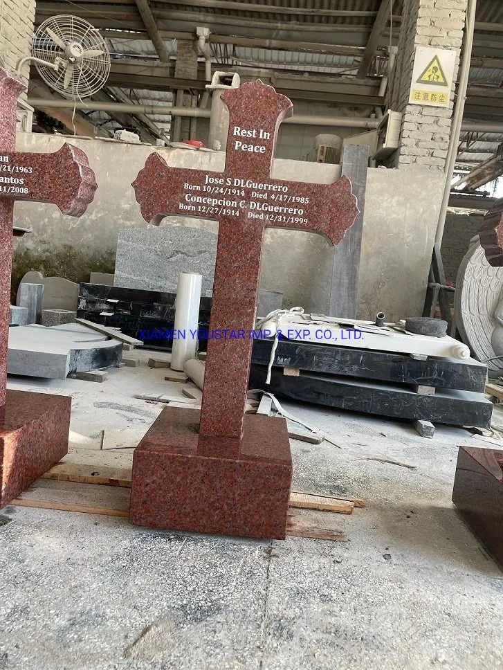 Креста и Красного гранита памятник Tombstone