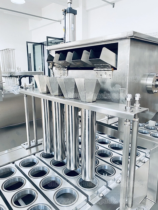 Máquina de envasado de cereales de avena automático lineal la tuerca palomitas de maíz Snacks alimentos cubeta de plástico llena de equipos de sellado de alimentos granulares taza medidora Sellador de llenado de contenedores