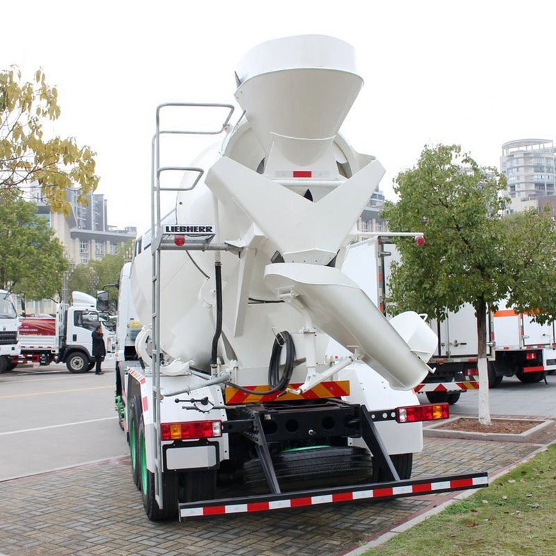 HOWO Prix bon marché industriel 8 m3 8*4 béton monté sur camion Camion mélangeur de ciment avec pompe à vendre