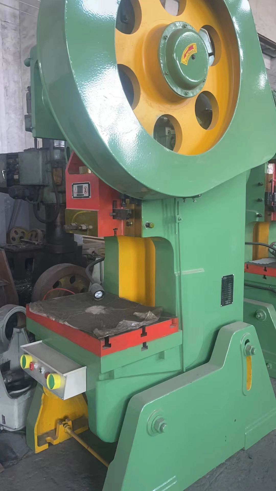 ماكينة خرم الضغط الميكانيكي للحدافة من الفئة J23-25 للبيع