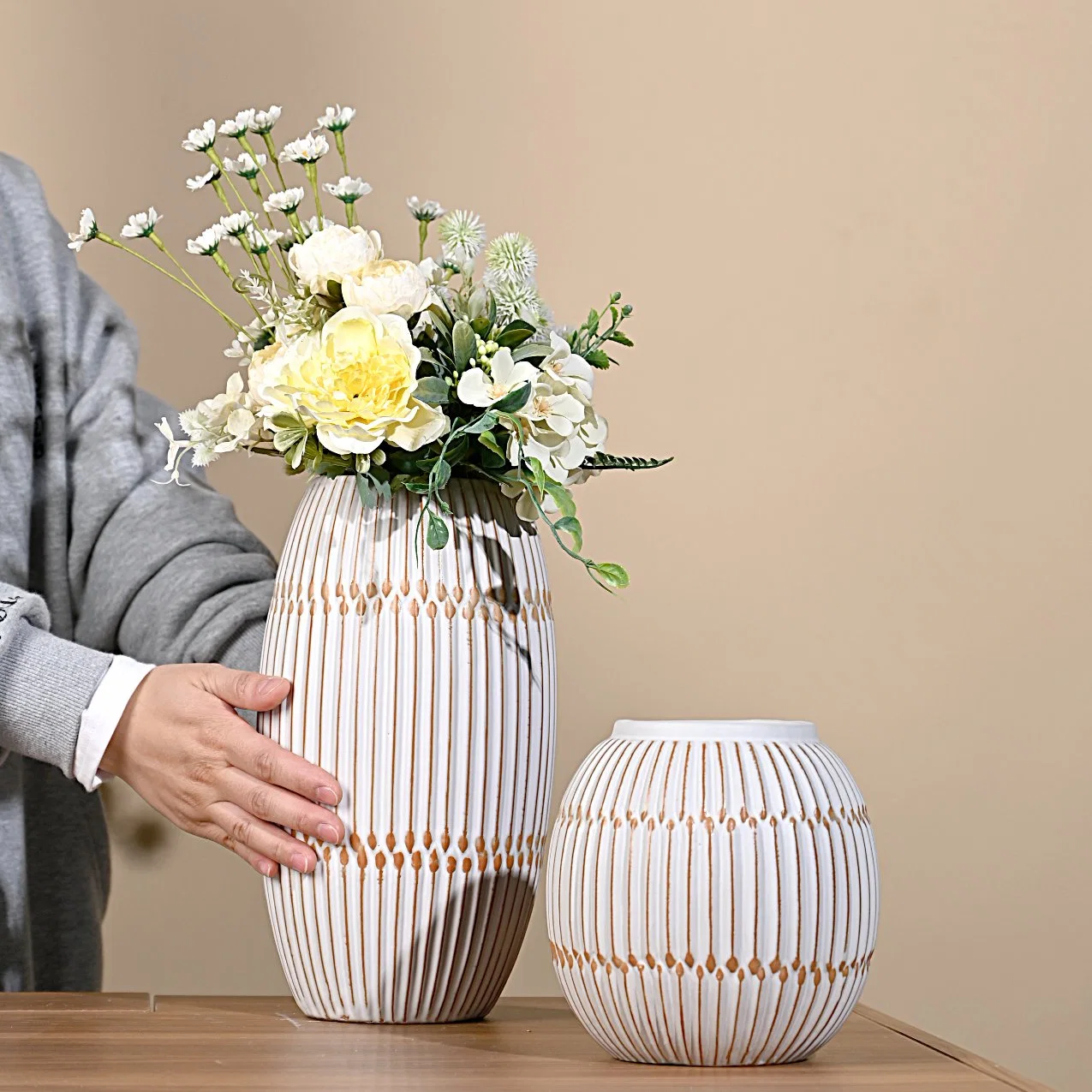 Customized Design Elegant Simple Home Decoration Romantic Breath Porcelain Pottery Flower Ceramic Vase for Hotel