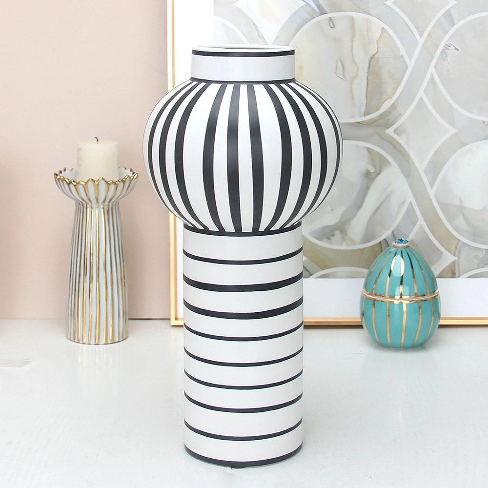 V053 Funny Design Ceramic Zebra Line Pattern Table Vase Set Abstract Crafts Vase Porcelain Black and White Irregular Dried Flower Vase