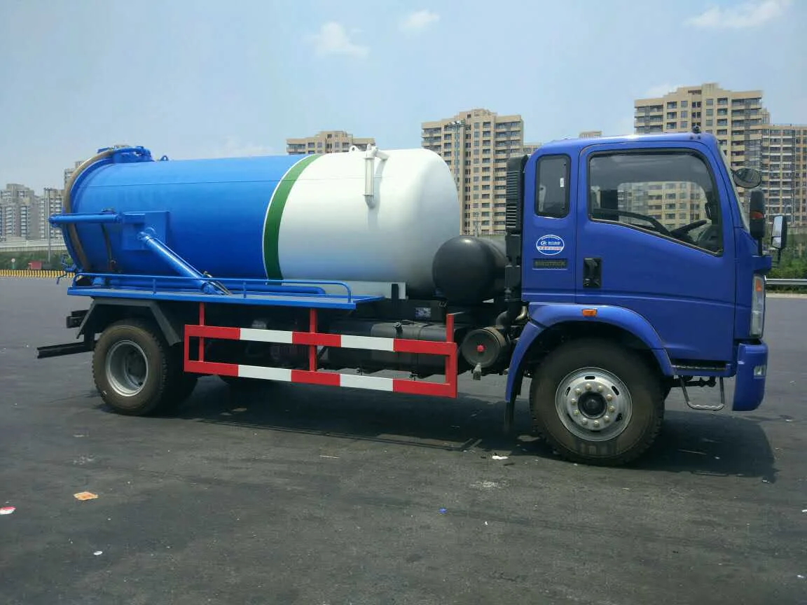 6 Wheel 8, 000liters Sinotruk HOWO Fecal Sewage Suction Trucks