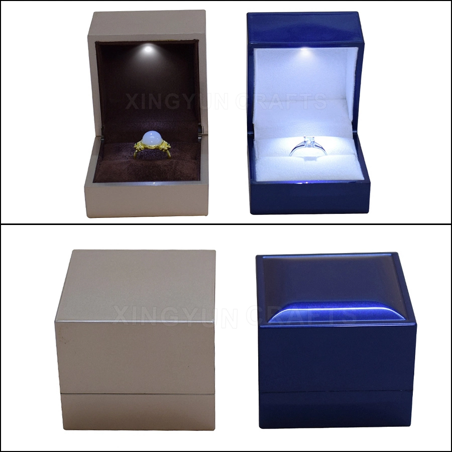 L'artisanat en bois brillant de haute qualité Coffret à Bijoux Cadeaux Piano Finsih petite bague en diamant Emballage avec LED