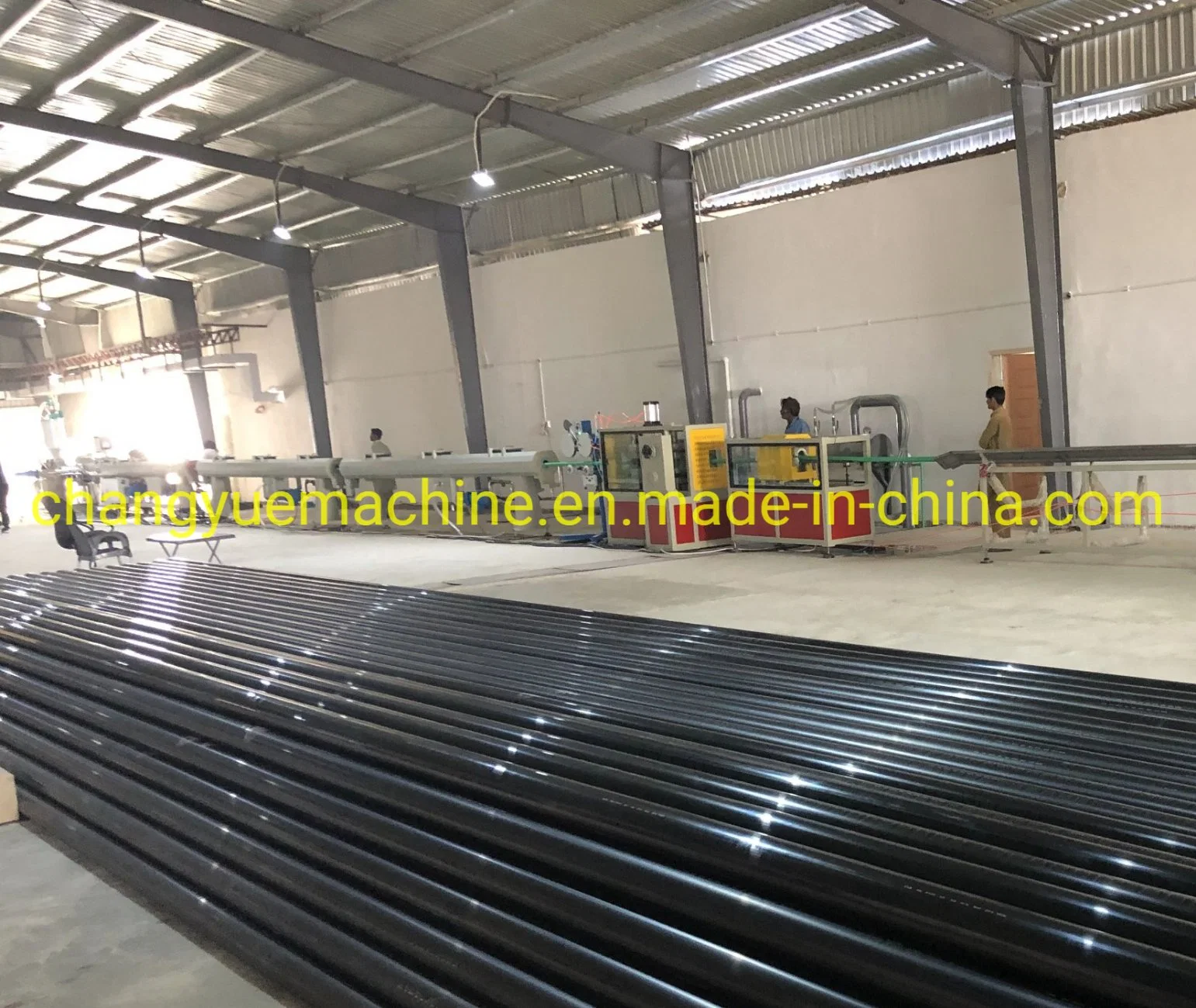 Machine d'extrusion de tuyaux en plastique HDPE / Ligne de production de tuyaux d'alimentation en eau HDPE PP à rendement élevé / Machine de fabrication de tuyaux PE PP de 20 à 110 mm.