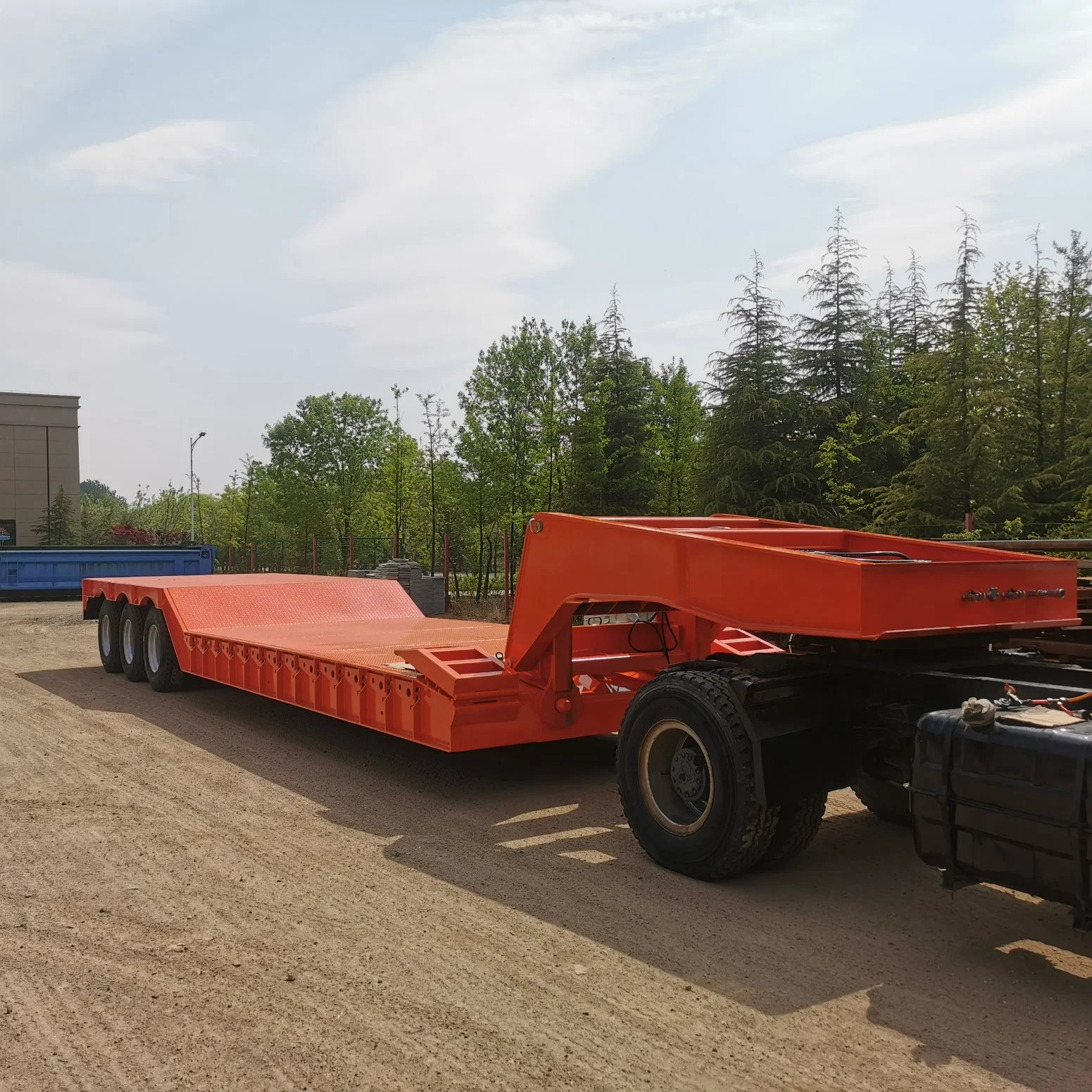 Construction Machinery Front Load Lowbed Semi-Trailer Factory