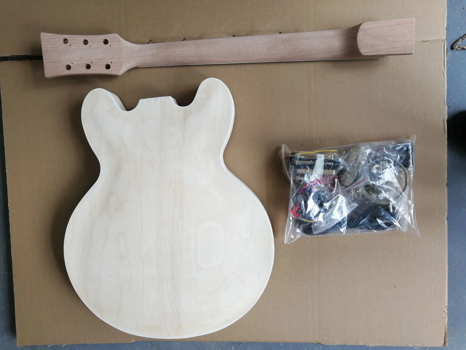 Suministro de marcas Aiersi OEM Custom Cuerpo de caoba maciza Kit de bricolaje Guitarra eléctrica