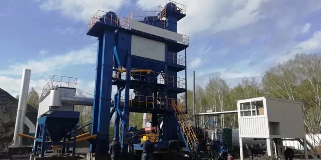 Usine de mélange chaud d'alimentation de l'asphalte Usine de traitement par lots de la vis du compresseur à air pour l'asphalte usine de mélange