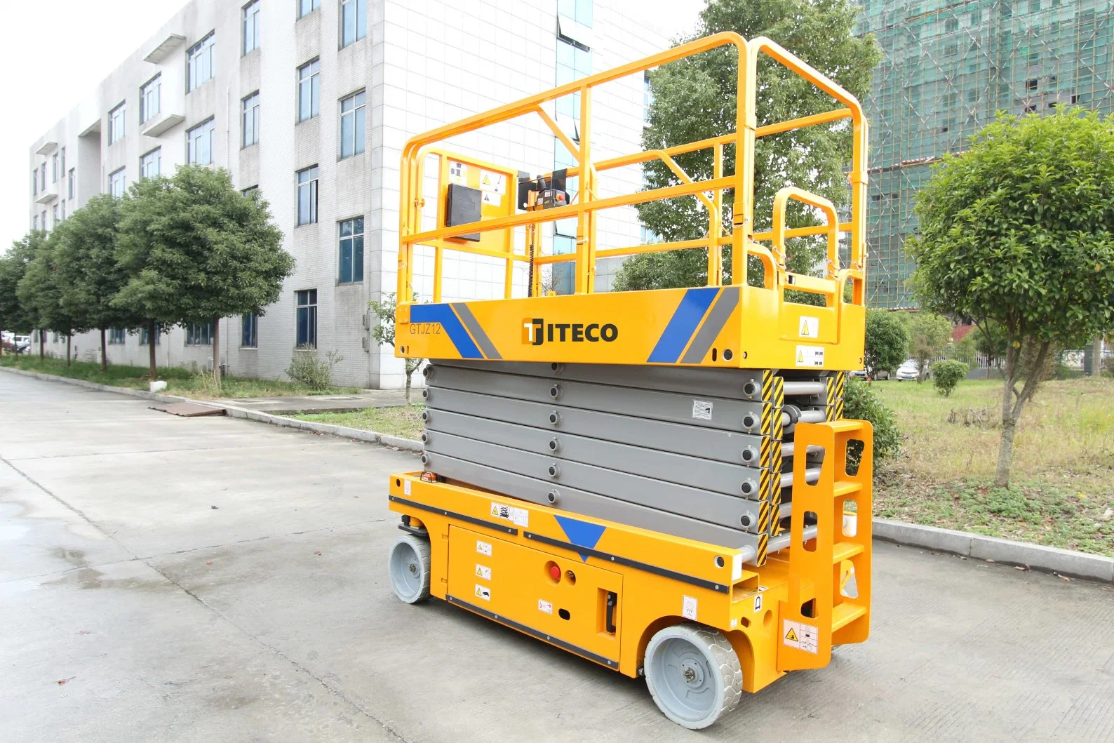 Gtjz 6m 8m 10m 12m 14m 16m Portable Scissor Lift Elevator 320kg Cpacity Movable Manlift Hydraulic Aerial Lifting Platform Scissor Lift