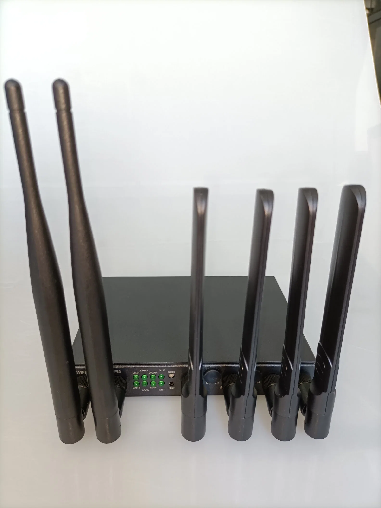 Hot Selling for Industry Cat4 / Cat 6 /Cat12 5g Nr High Speed Data Rate Hdrm200 AC Wireless Router with Dual SIM Card Slot