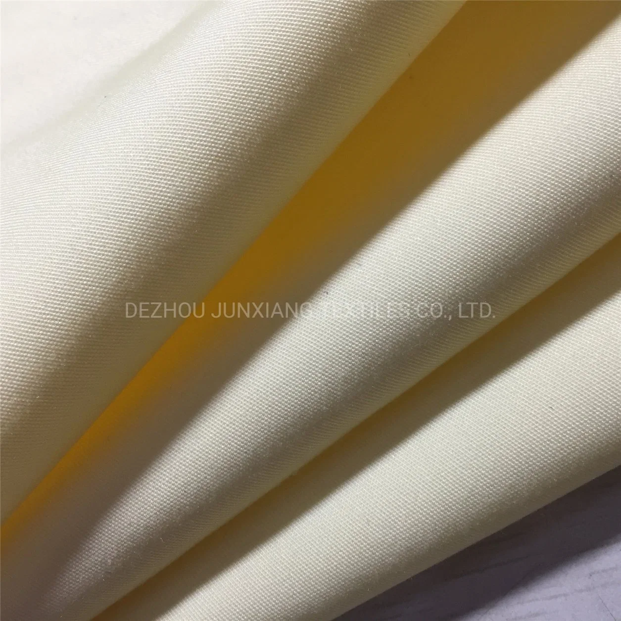 Un 80%20%Poliéster viscosa ring spun hilados compacto 32X32 130X70 160GSM 2/1sólido Tejido de sarga teñido uniformes