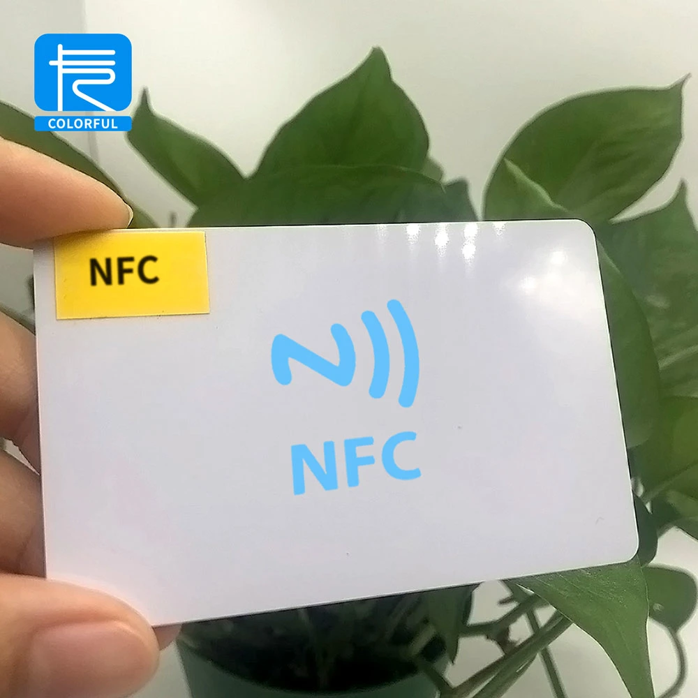 بطاقة NFC مخصصة للبيع بالجملة بالمصنع بسرعة 13.56 ميجاهرتز الوسائط الاجتماعية PVC Business البطاقة