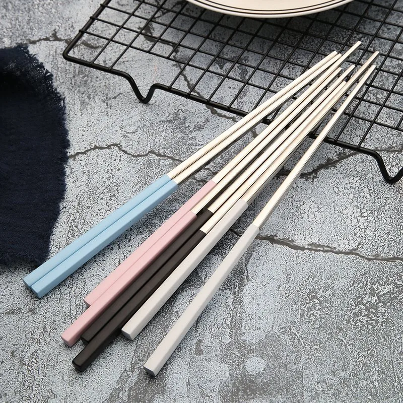 Baguettes OEM en acier inoxydable 304 avec logo personnalisé et coloré, de style japonais.