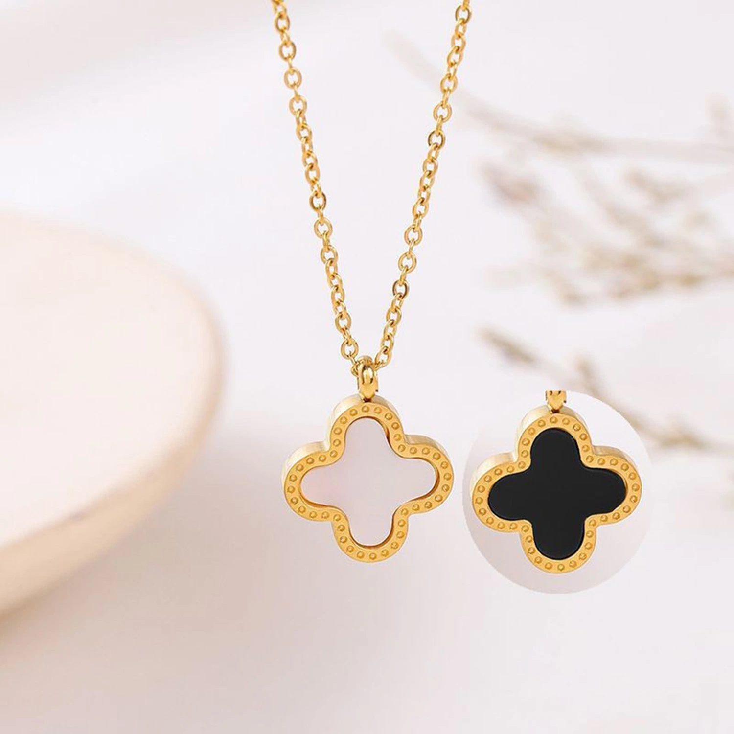 Factory Direct Sales of Black and White Double-Sided Clover Necklace Gold Rose Color Non Fading Light Luxury Niche Necklace Nk0028b