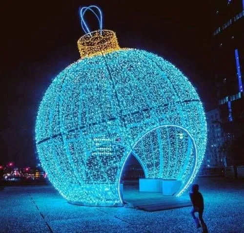 Giant 3D Lighted Christmas Balls for Christmas Decoration