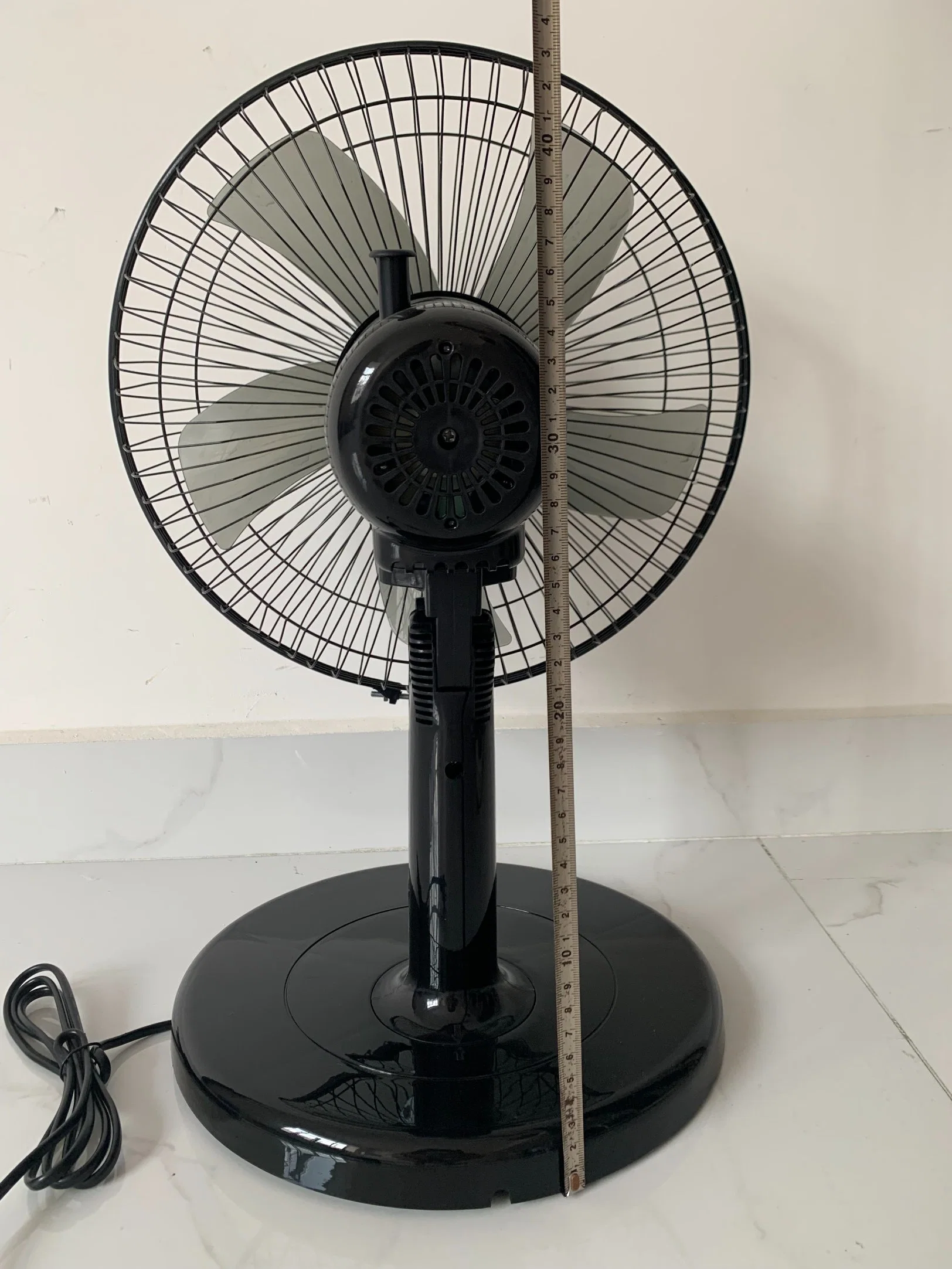 Ventilador de mesa pequeña oscilación eléctrica de 12 pulg.