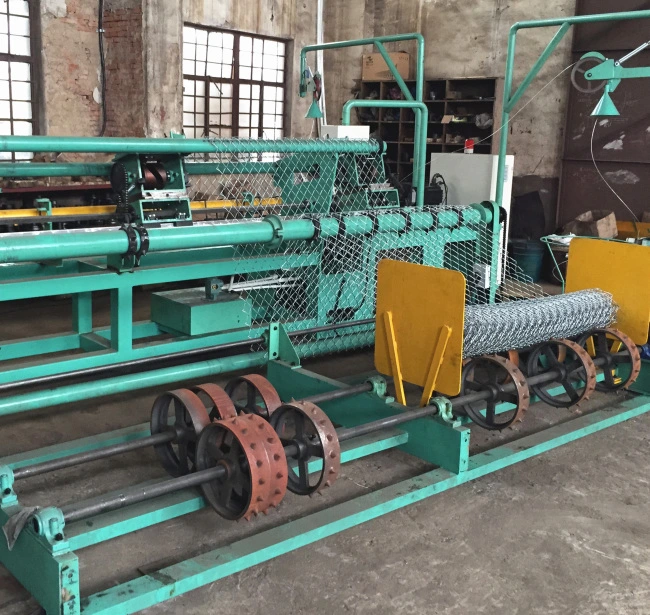 Size: 25*25-80-80mm Full Automatic Chicken Wire Mesh Chain Link Fence Netting Machine