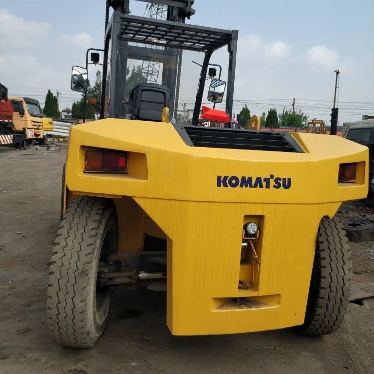 Used Komatsu Japan Used Forklift 15 Ton Diesel Fd30 for Sale in Shanghai Yard for Sale