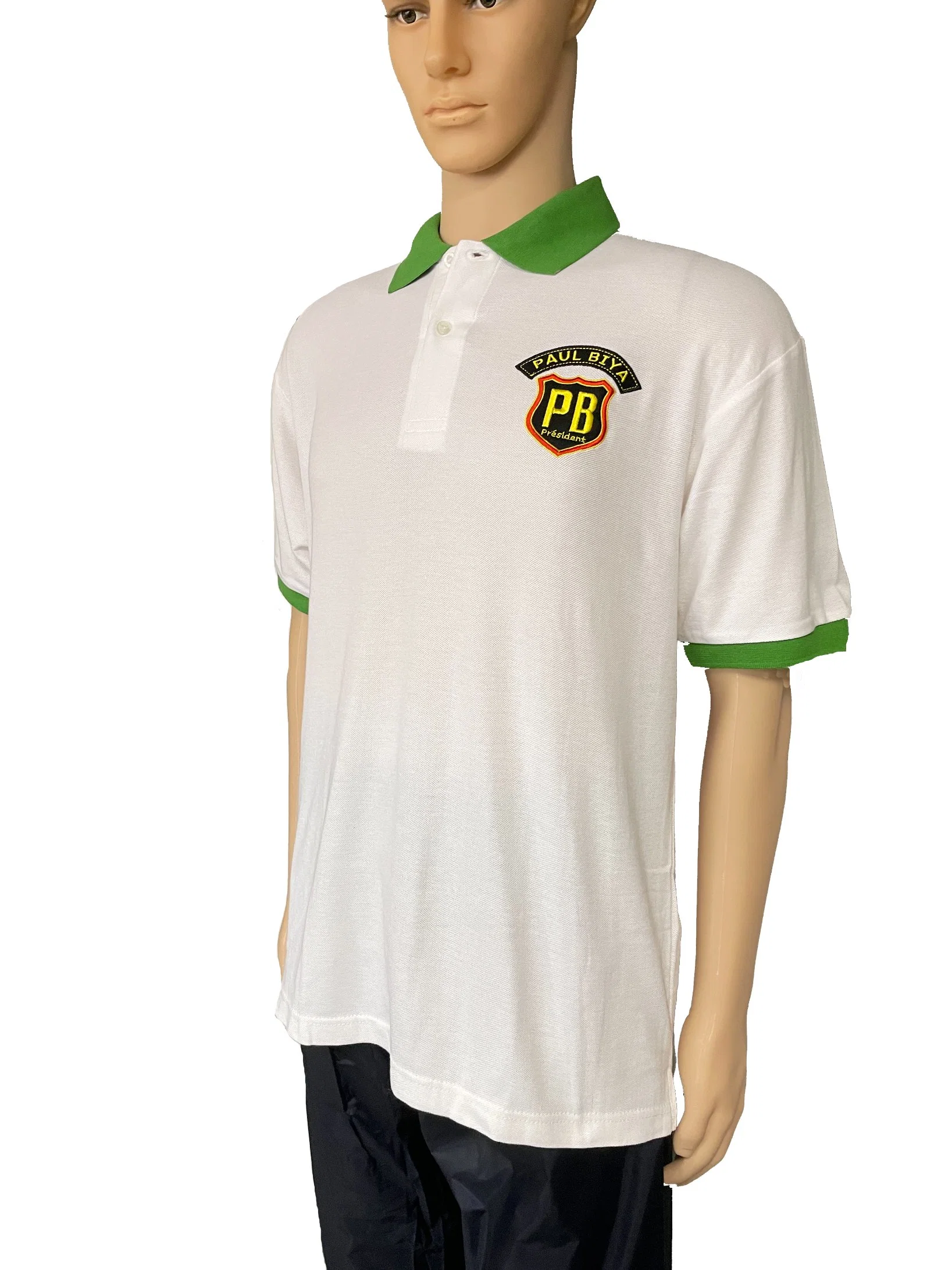 Белые рубашки поло с зеленым воротником и вышивкой логотипа