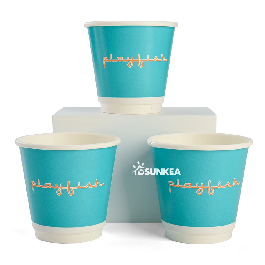 Copos de papel para café de parede dupla isolados a branco, com estampado e take-away personalizados Com tampas