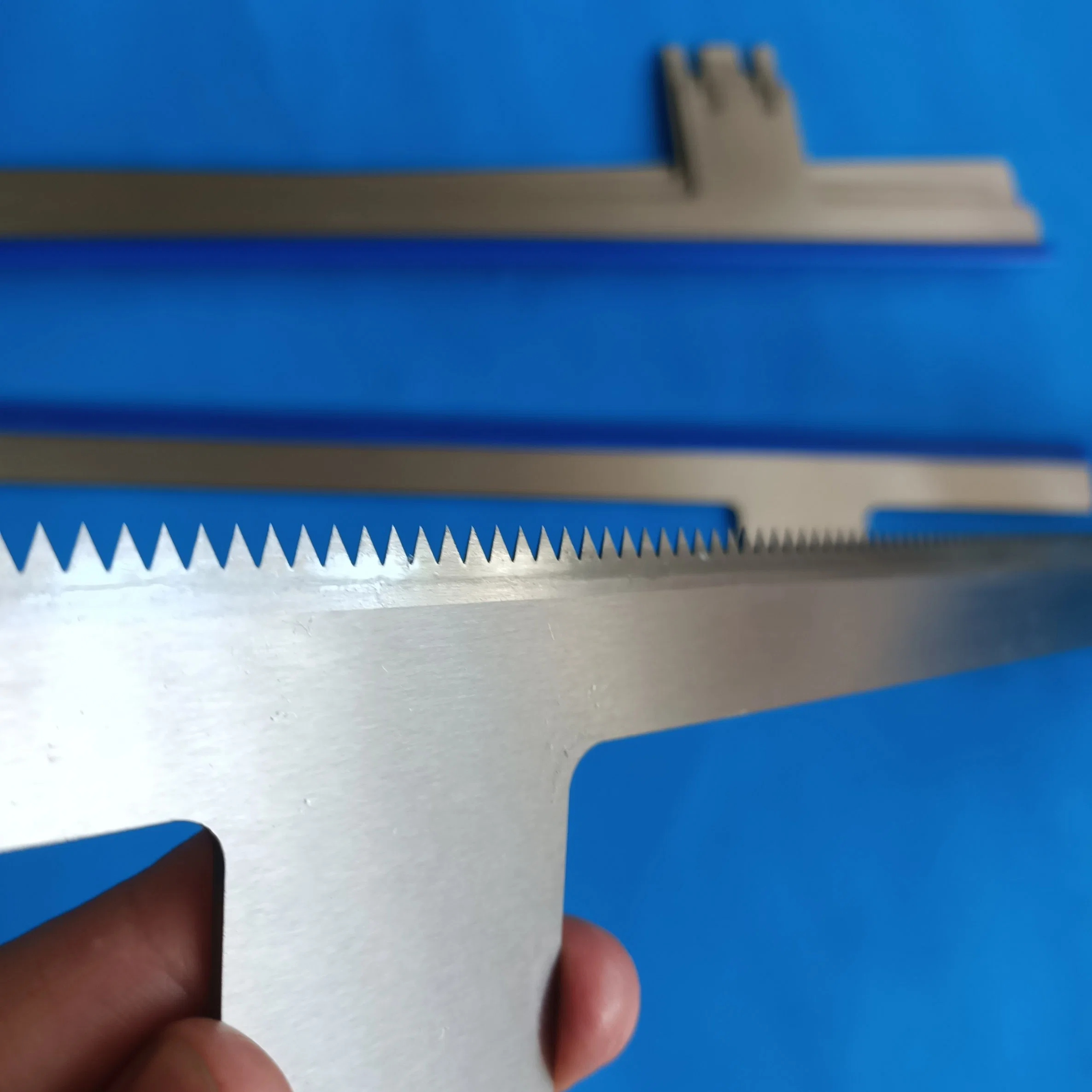 Toothed Packaging Knife with Excellent Cutting Quality